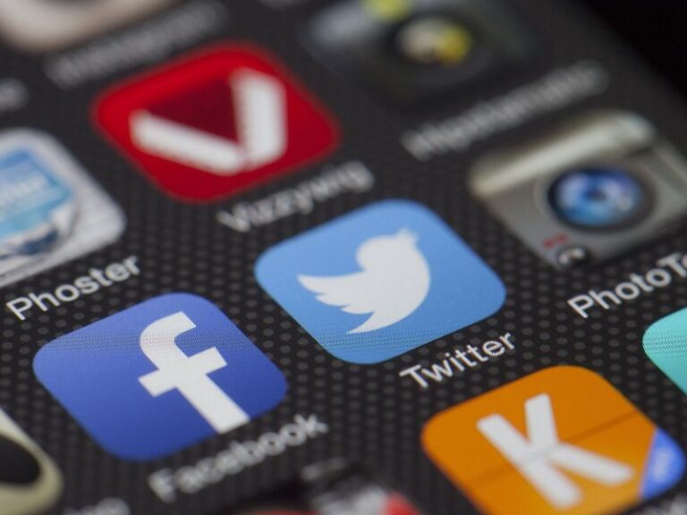 Leia mais sobre o artigo Redes sociais para encontrar empregos: Como usar o Facebook, Twitter e Instagram para conseguir um emprego?