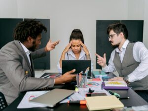 Leia mais sobre o artigo Como lidar com conflitos no ambiente de trabalho: Dicas para resolver conflitos de forma eficaz