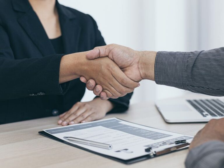 Leia mais sobre o artigo Domine a Entrevista de Emprego Online: Dicas para se Preparar, Realizar e se Destacar no Processo Seletivo