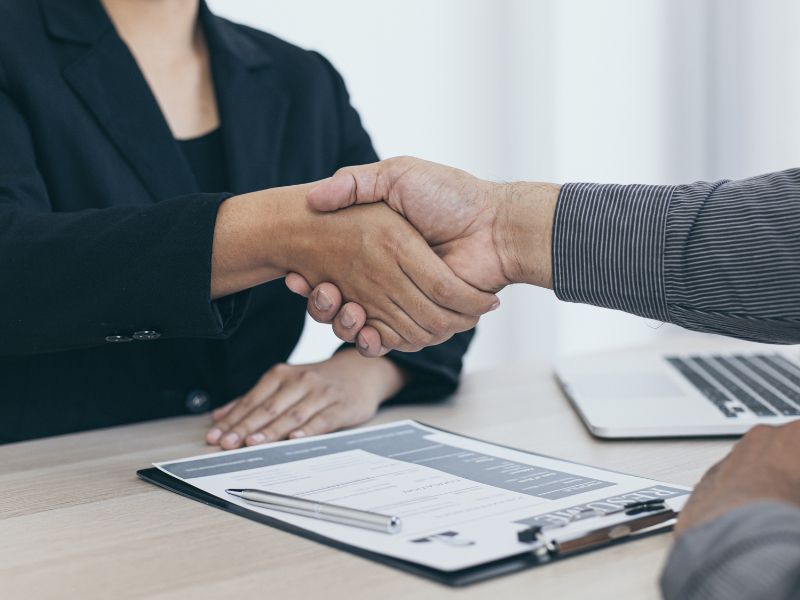 Domine a Entrevista de Emprego Online: Dicas para se Preparar, Realizar e se Destacar no Processo Seletivo