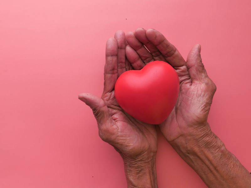 A Importância do Cuidador de Idosos: Uma profissão dedicada ao bem-estar