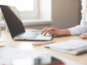 Leia mais sobre o artigo Auxiliar Administrativo: Desvendando a profissão