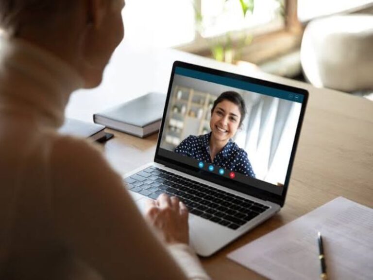 Leia mais sobre o artigo Entrevista de emprego por vídeo: Como se destacar em entrevistas virtuais