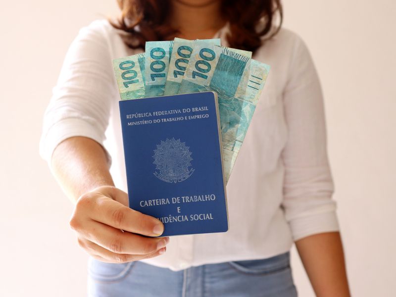 7 adicionais no salário que todo trabalhador tem direito: Confira seus direitos!