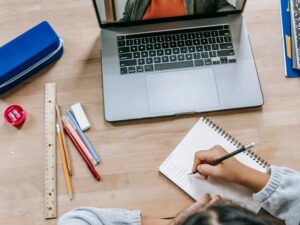 Leia mais sobre o artigo Como fazer cursos profissionalizantes pode aumentar suas chances de conseguir emprego?