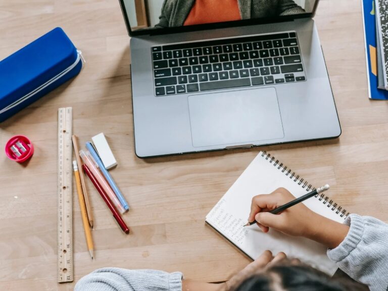 Leia mais sobre o artigo Como fazer cursos profissionalizantes pode aumentar suas chances de conseguir emprego?