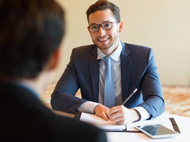 Guia completo para conduzir entrevistas de emprego assertivas